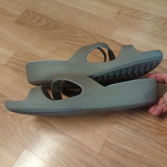 Crocs Patricia Wedge Sandals Womens 12 Tan Slip On Slides Strappy Comfort - Picture 3 of 6